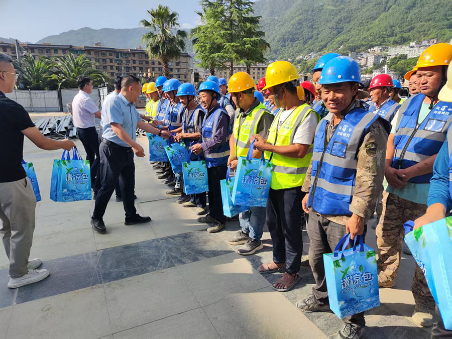 酷暑送清涼 關懷沁人心